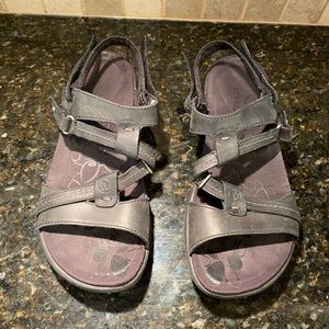 Merrell black sandals Size 8